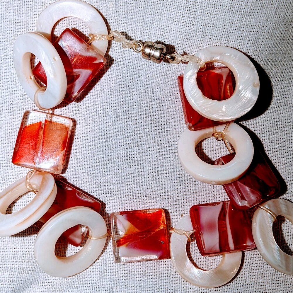 New unusual designed bracelet with unique construction